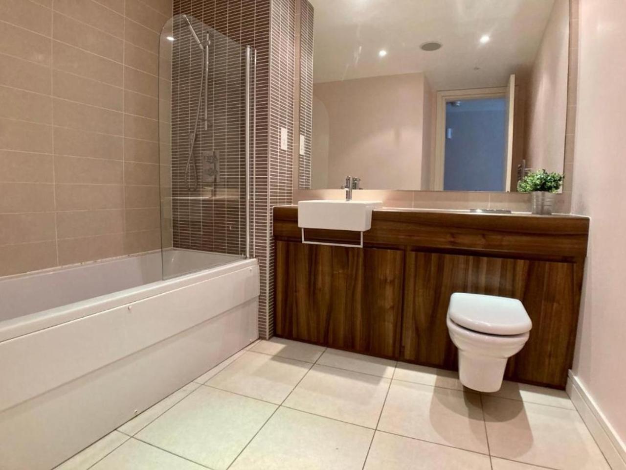 Hamilton Road Apartment *
